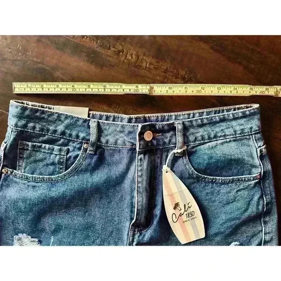 Cali 1850 Cutoff Shorts Butterfly Embroidered Pocket NWT Size 11 High Rise - Picture 4 of 7